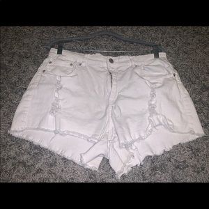 White denim shorts with stretch